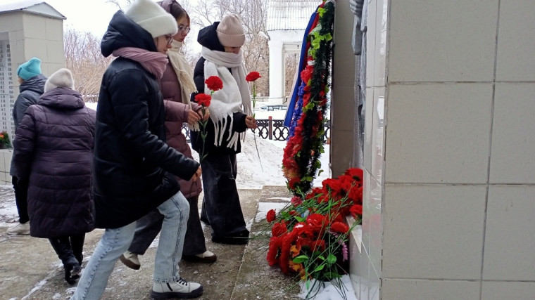 Дань памяти и уважения бессмертному подвигу павших защитников Отечества..